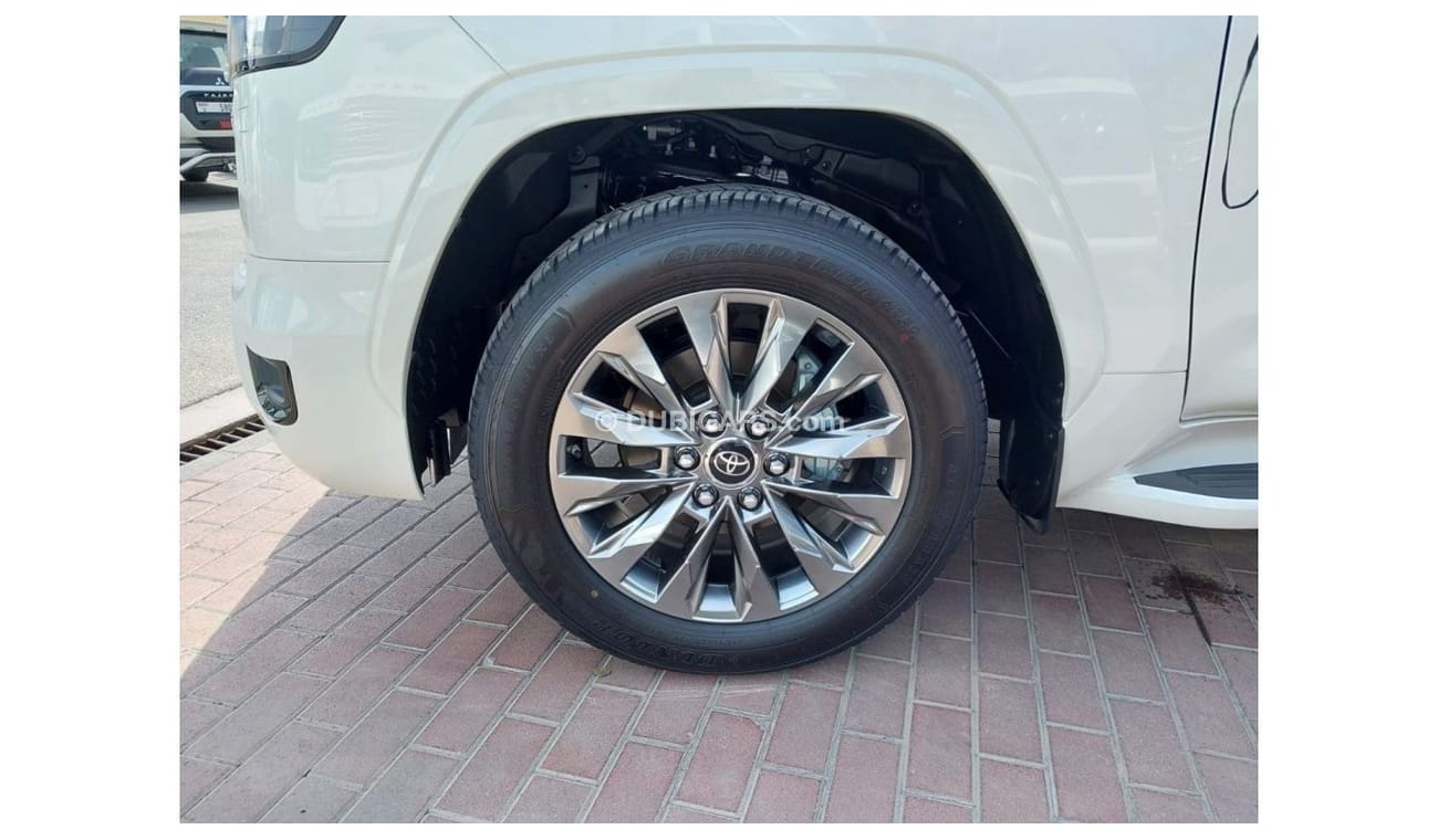 Toyota Land Cruiser VXR 3.5 TWINTURBO Al-Futtaim 4 Year warranty
