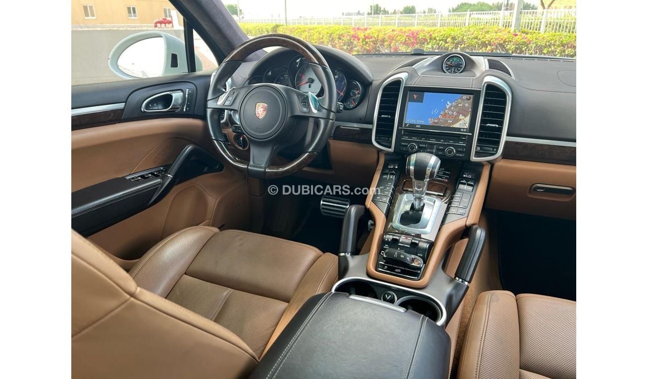 Porsche Cayenne PORSCHE CAYENNE GTS 2014 GCC FULL OPTION