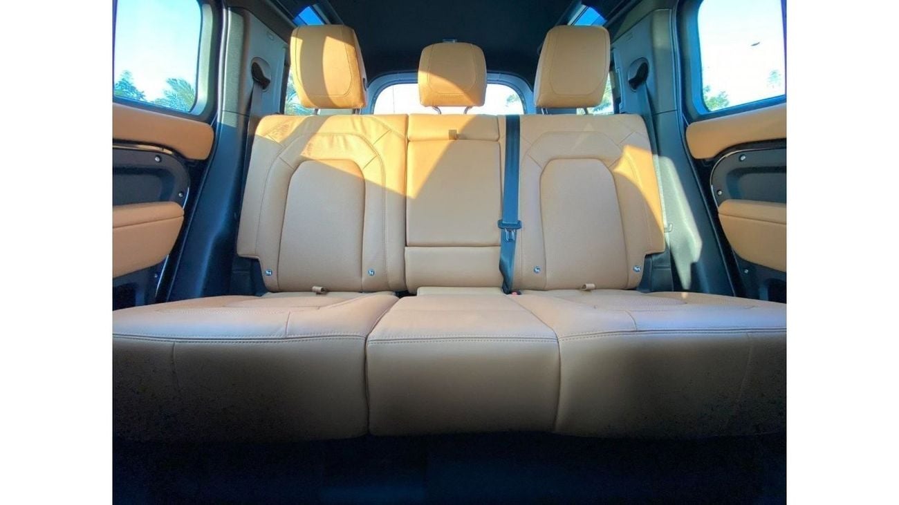 Land Rover Defender HSE 110 BRAND NEW GCC SPEC UNDER WARRANTY AND SERVICE