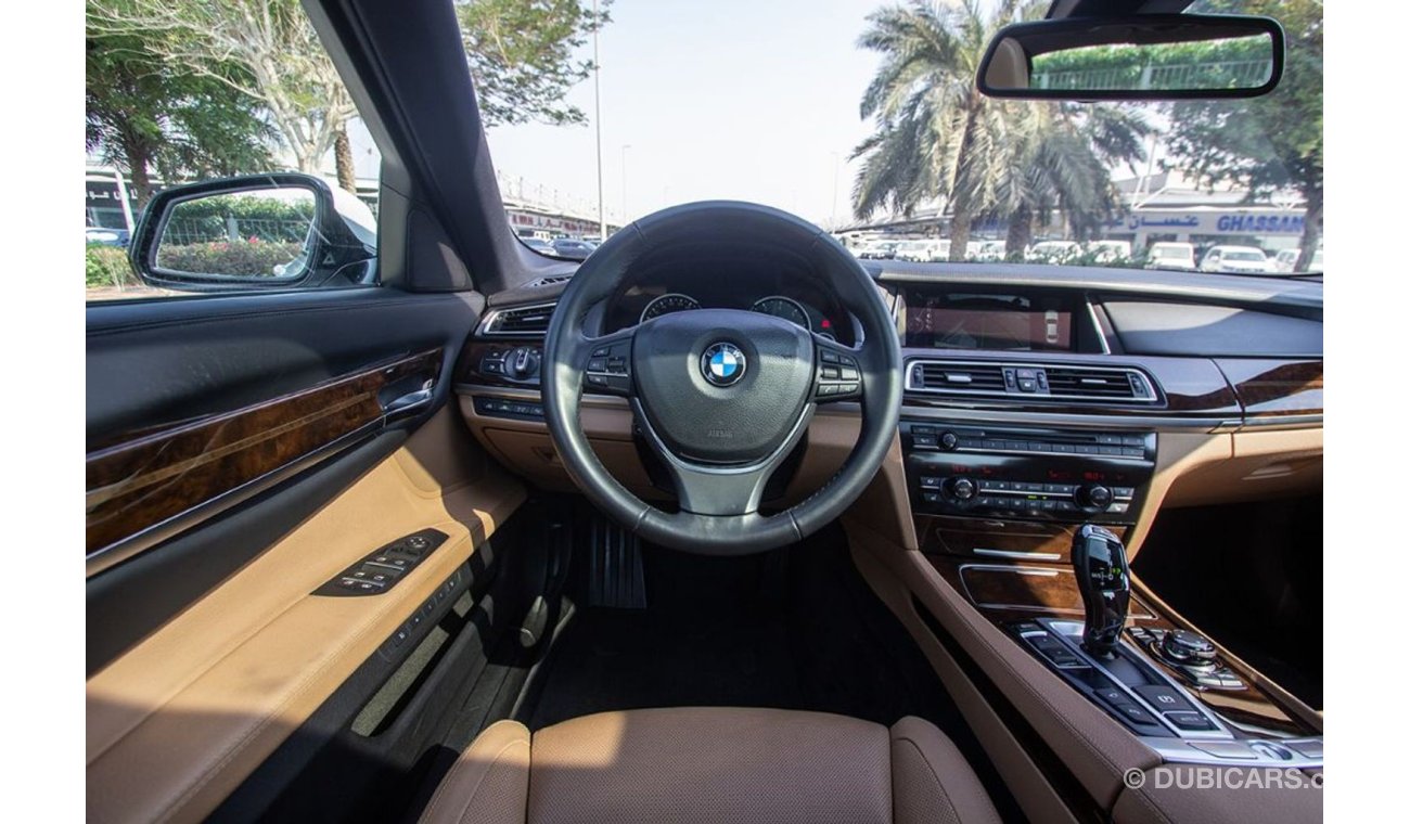 BMW 750Li LI - 2013 - GCC - FSH - ASSIST AND FACILITY IN DOWN PAYMENT-2130 AED/MONTHLY- 1 YEAR WARRANTY