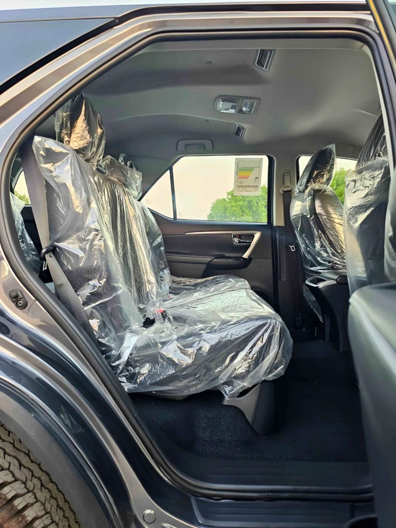 Toyota Fortuner VXR SR5 ADVENTURE / 4.0L V6 PETROL / CLIMATE WITH LEATHER SEATS / DIFFLOCK / AUTO A/C (CODE # F6HA)