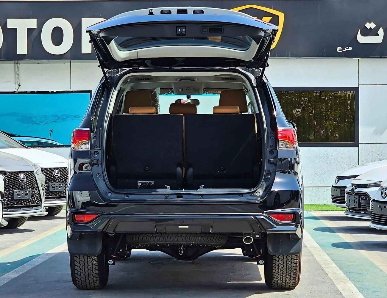 تويوتا فورتونر SR5/AUTO AC/ ALLOY WHEELS/ ROOF RACK/ 2.7L PETROL V4 4WD/ (CODE # FPGO)
