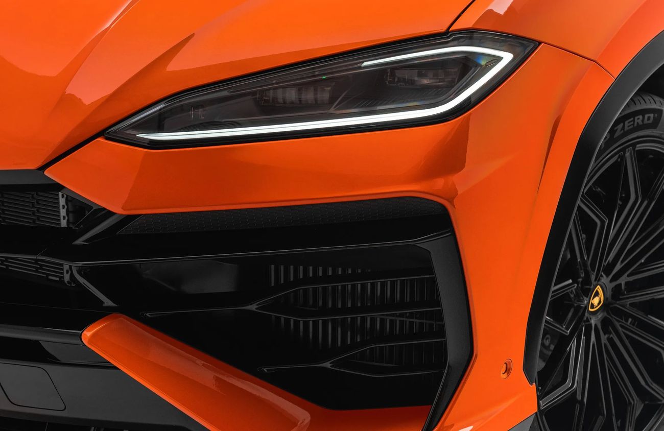 لامبورغيني اوروس 4.0L V8 Twin-Turbocharged Engine + eMotors