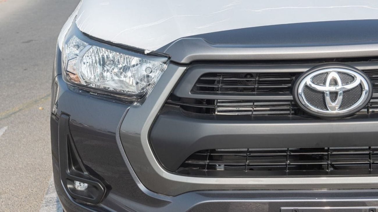 Toyota Hilux TOYOTA HILUX 2.4L DIESEL AT MED OPTION 2024