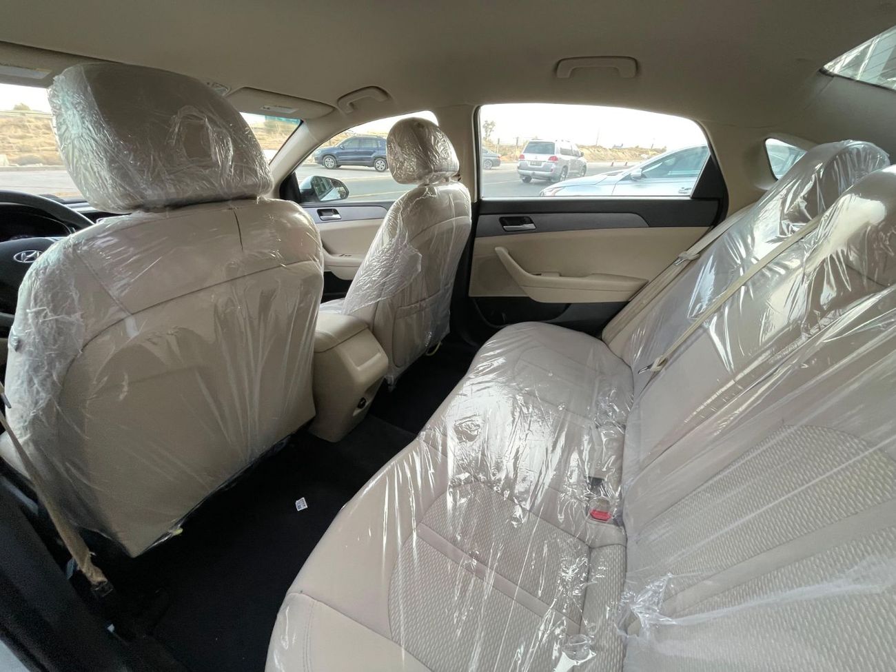 هيونداي سوناتا فئة SE / محرك 2.4 لتر V4 / نظام مراقبة النقطة العمياء / شاشة كبيرة / نظام أندرويد أوتو / نظام أبل كا