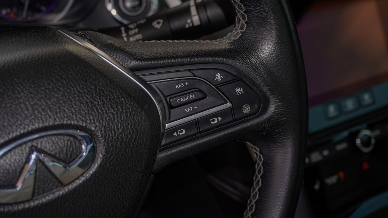 Infiniti Q60 PREMIUM LUXE