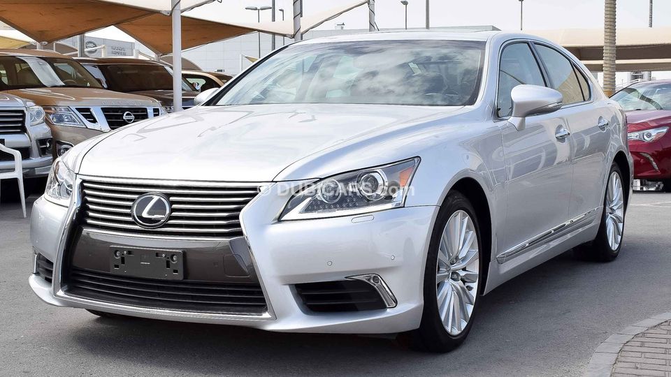 Lexus LS 460 for sale AED 160,000. Grey/Silver, 2017