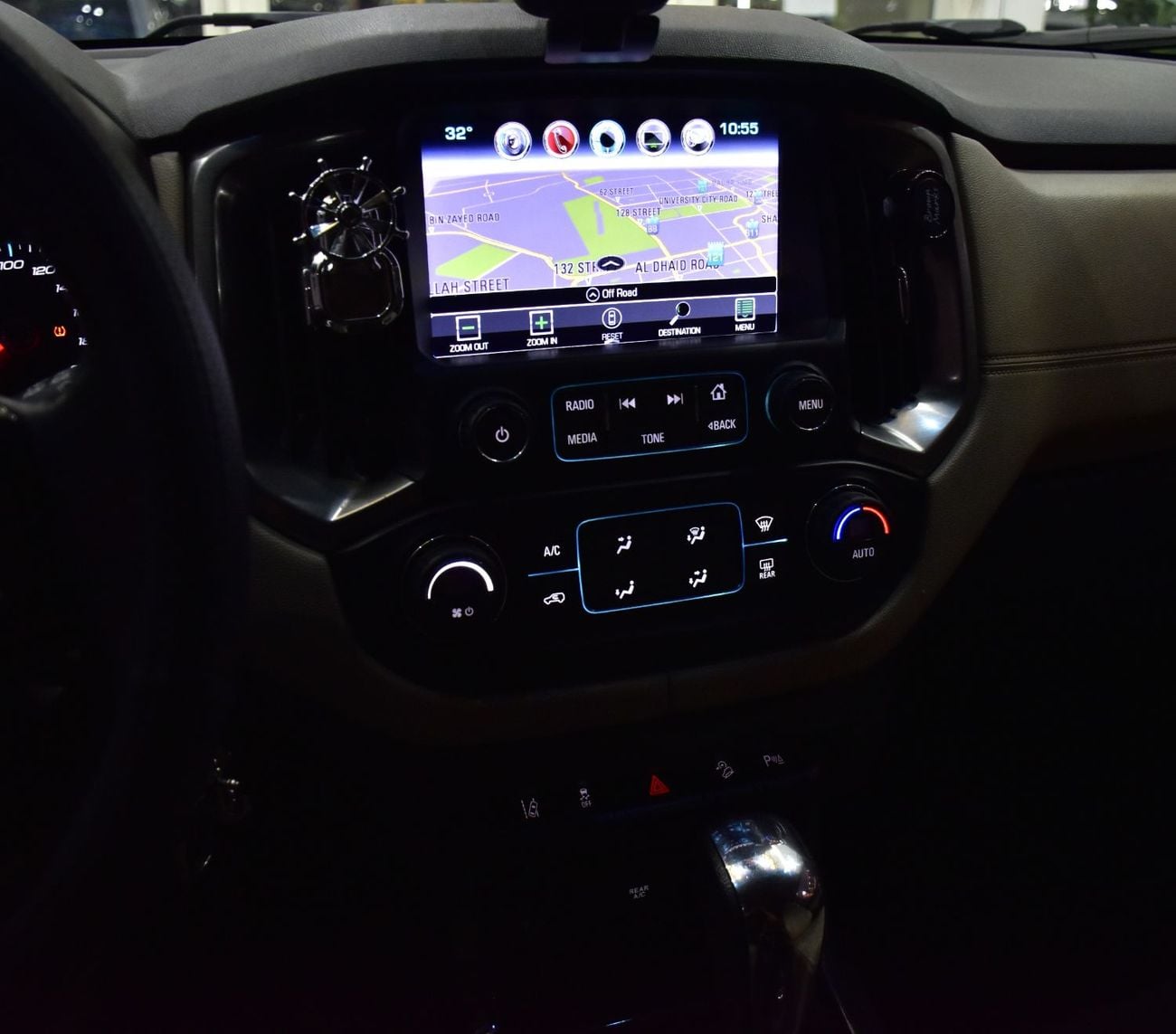 Chevrolet Trailblazer LT Z71 EXCELLENT DEAL for our Chevrolet Trailblazer Z71 ( 2018 Model ) in Blue Color GCC Specs