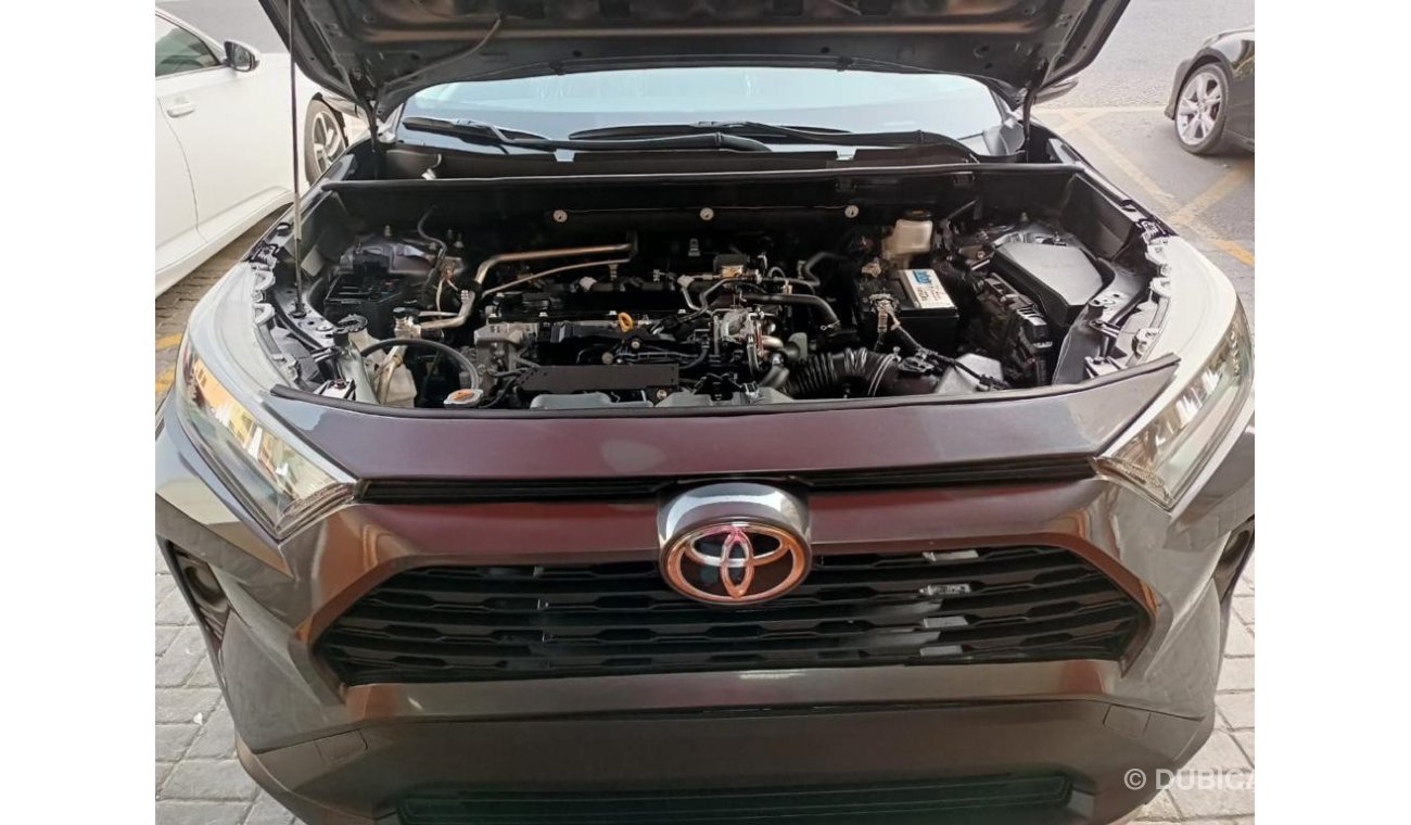 Toyota RAV4 LE