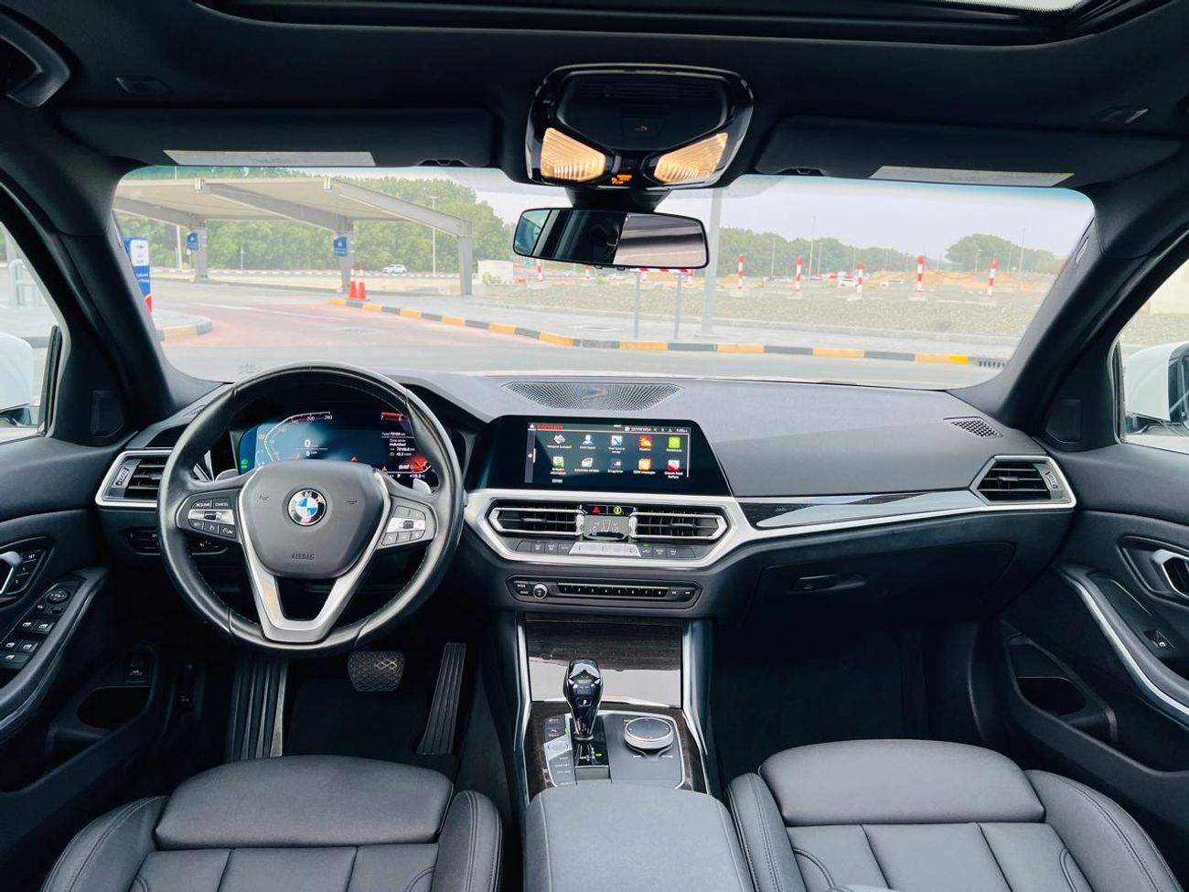 بي أم دبليو 330i Std 2.0L