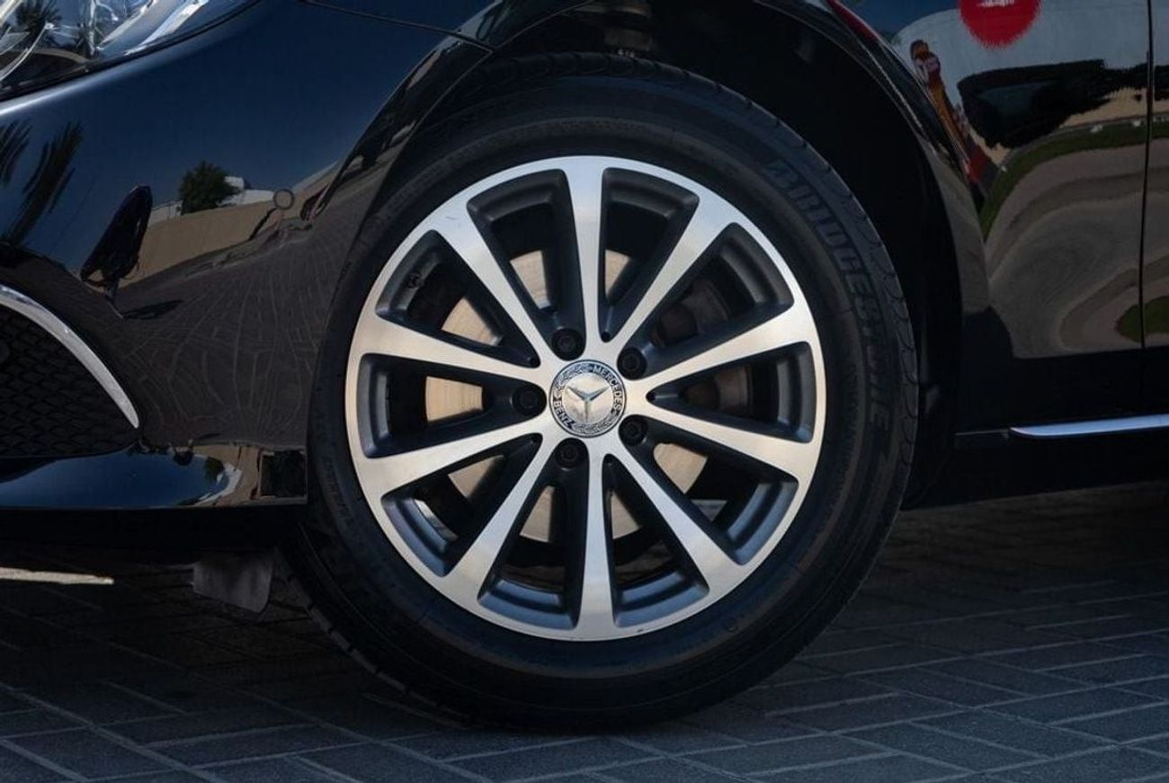 مرسيدس بنز E200 Mercedes-Benz E200 AMG 2017 GCC under Warranty with Flexible Down-Payment.