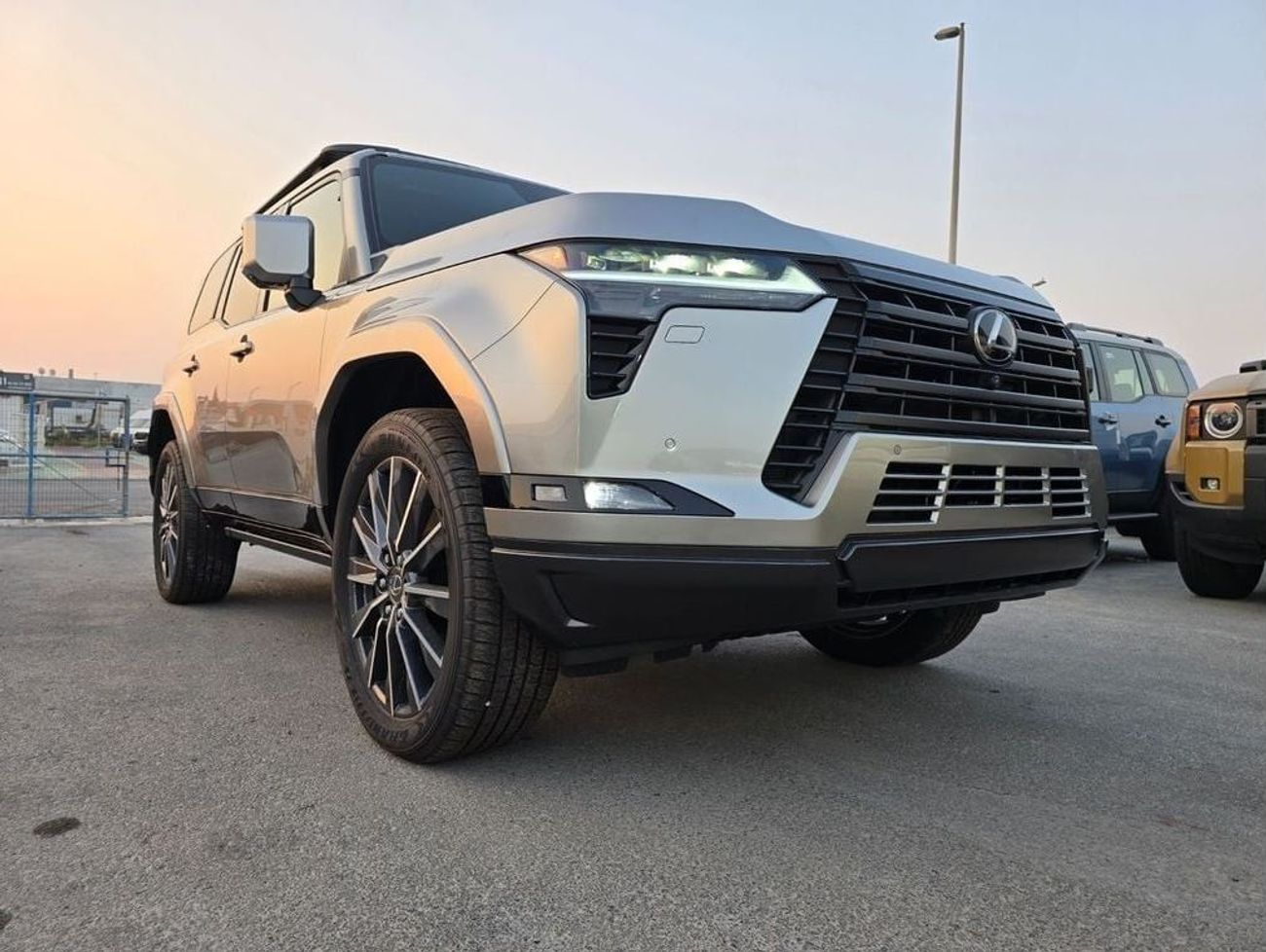 لكزس GX550 Luxury + 6 Seater Full Option  * Export Price *