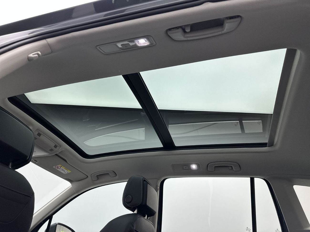 فولكس واجن تيجوان ELEGANCE 2.0L | Panoramic Sunroof with Leather Seats | VW Certified | GCC Specs | Showroom Co