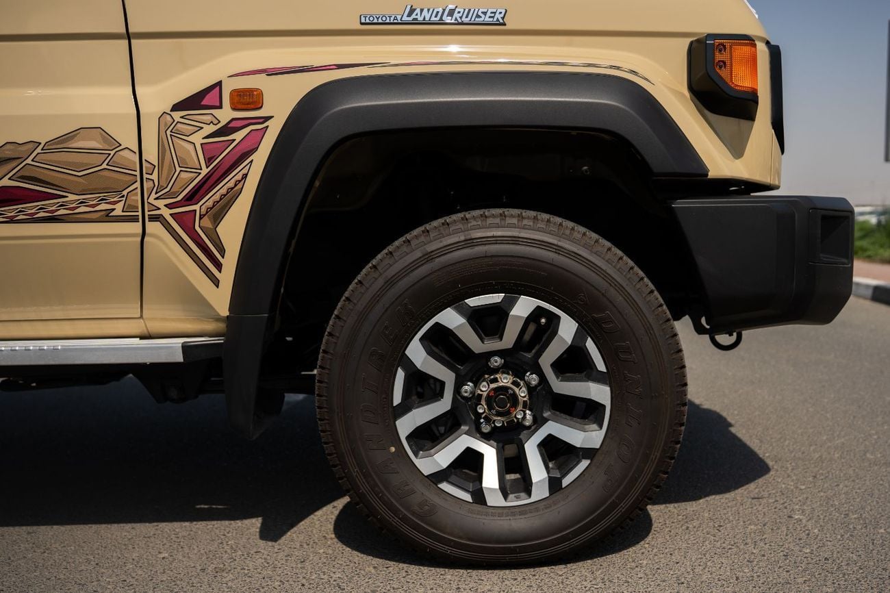 تويوتا لاند كروزر Toyota Land Cruiser Pickup LC79  S-C (4.0L  P A-T M-2025