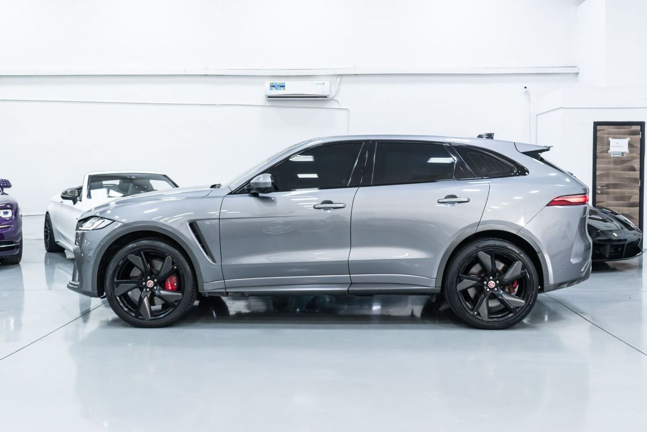 Jaguar F-PACE SVR