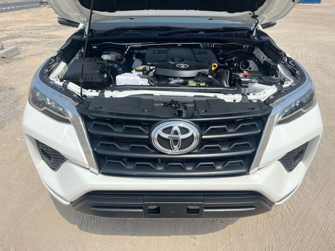 تويوتا فورتونر 2,8 LITER ,DIESEL RIGHT HAND DRIVE PUSH START