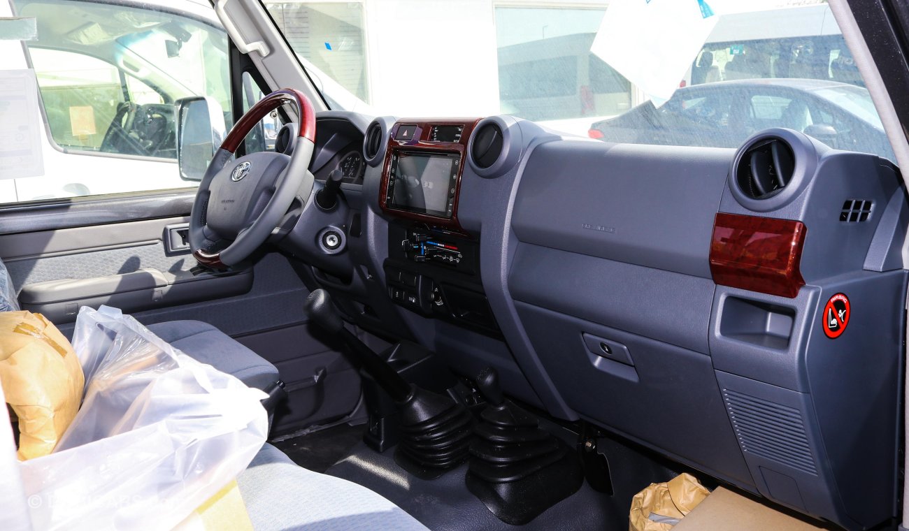 Toyota Land Cruiser Pick Up LX V8