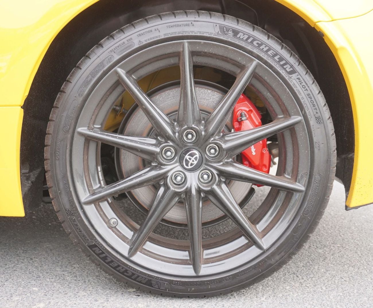 تويوتا 86 GR 2.4L A/T