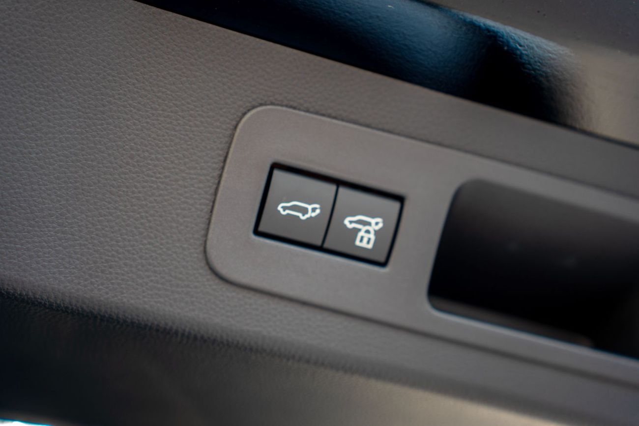 تويوتا لاند كروزر Toyota Land Cruiser VX 2025 4.0L Petrol