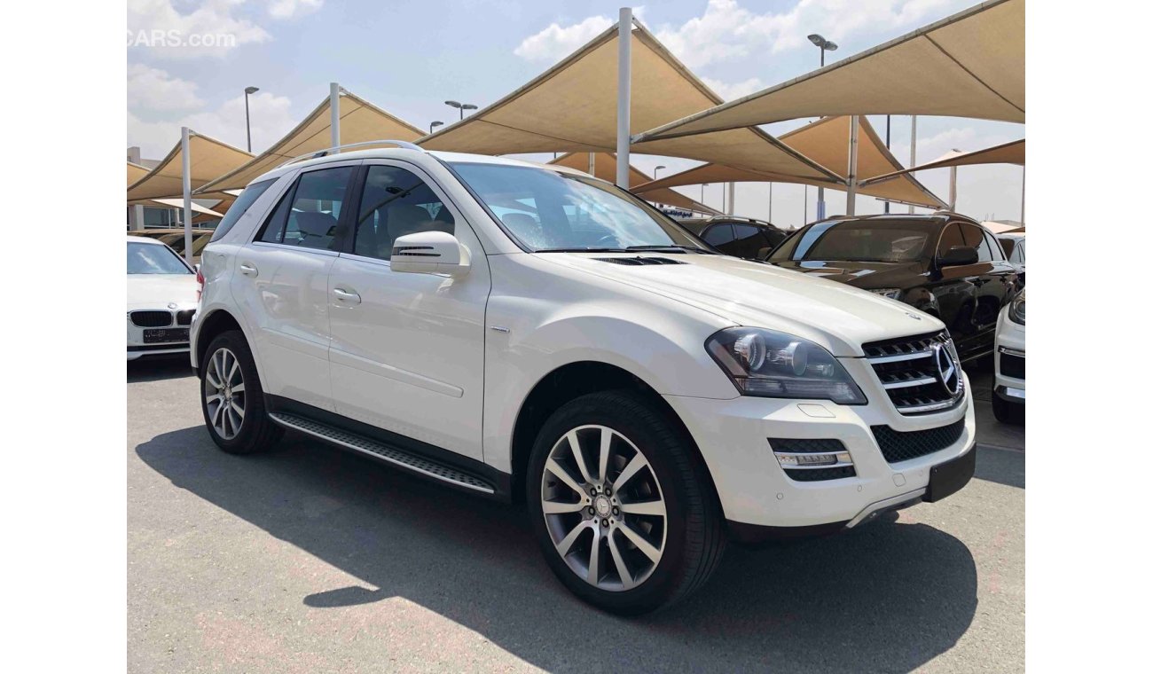 Mercedes-Benz ML 350 SUPER CLEAN CAR GRAND EDITION AND ORIGINAL PAINT 100% WITH NAVIGATION AND REAR CAMERA