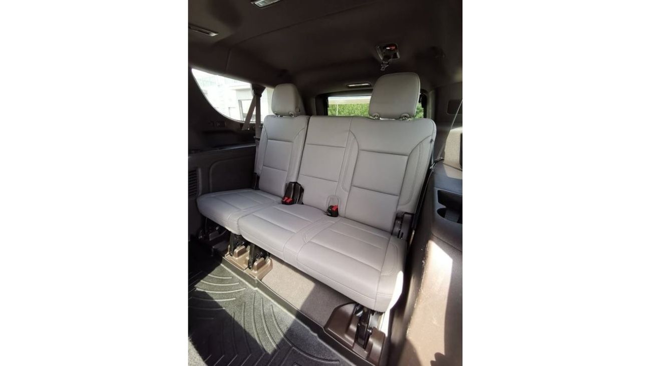 Chevrolet Suburban Chevrolet Z71 Suburban - 2022 - Grey