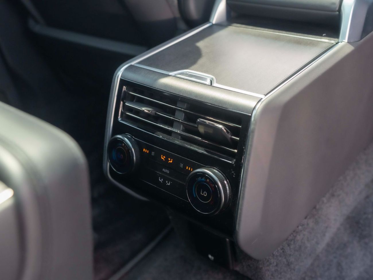 لاند روفر رينج روفر SV LWB P530 TOP OPTION