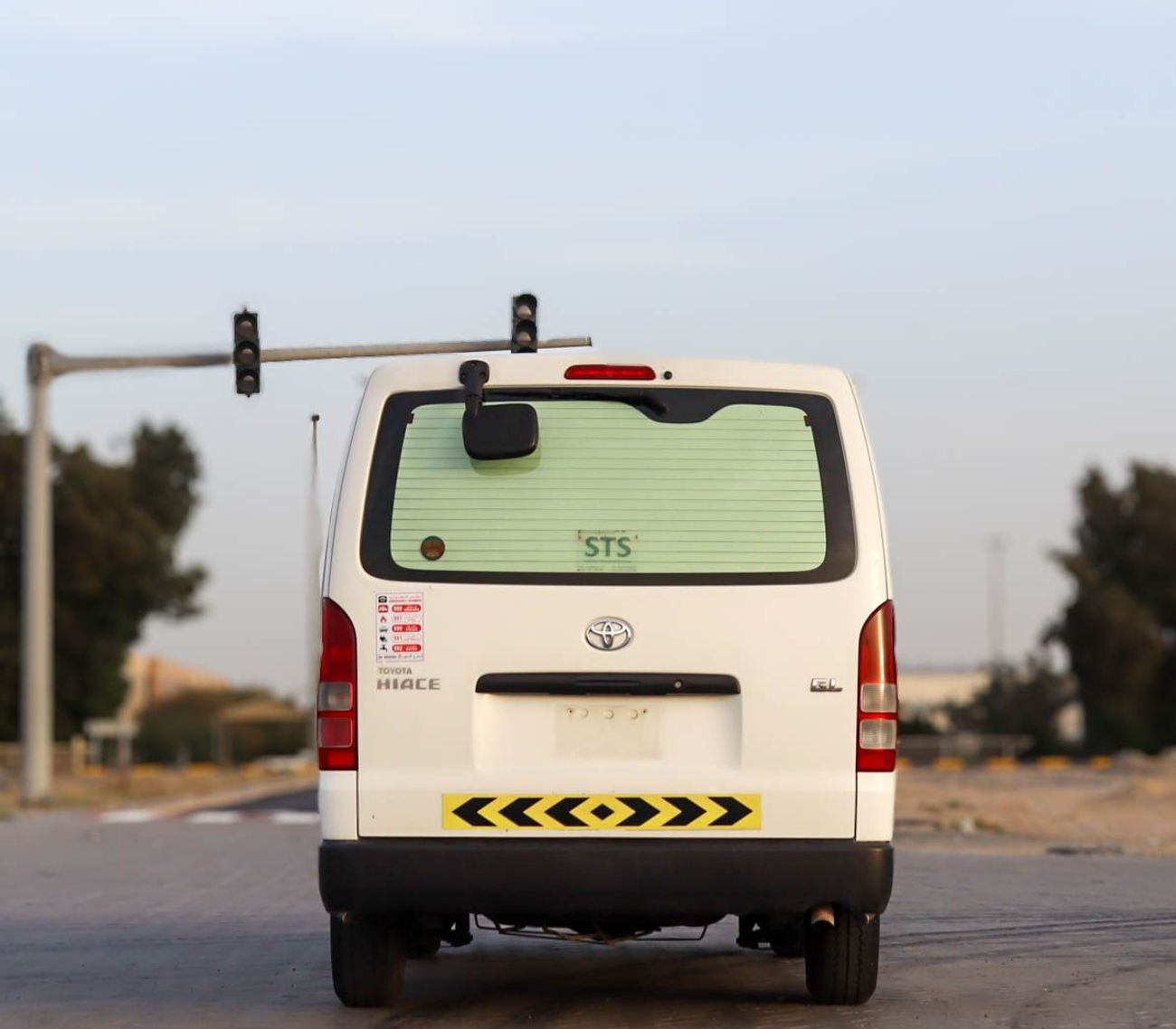 Toyota Hiace GL - Standard Roof 2.7L Toyota Hiace Van 2017 GCC , without accidents, in excellent condition