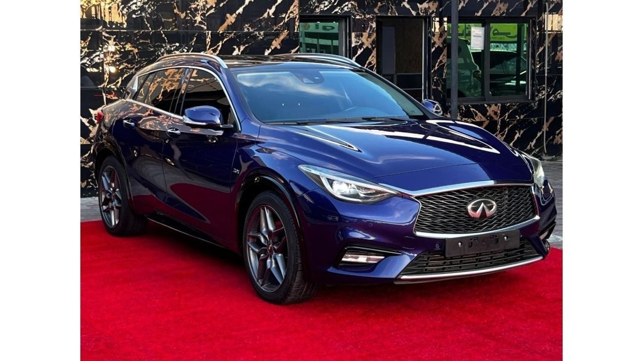 Infiniti Q30 Premium