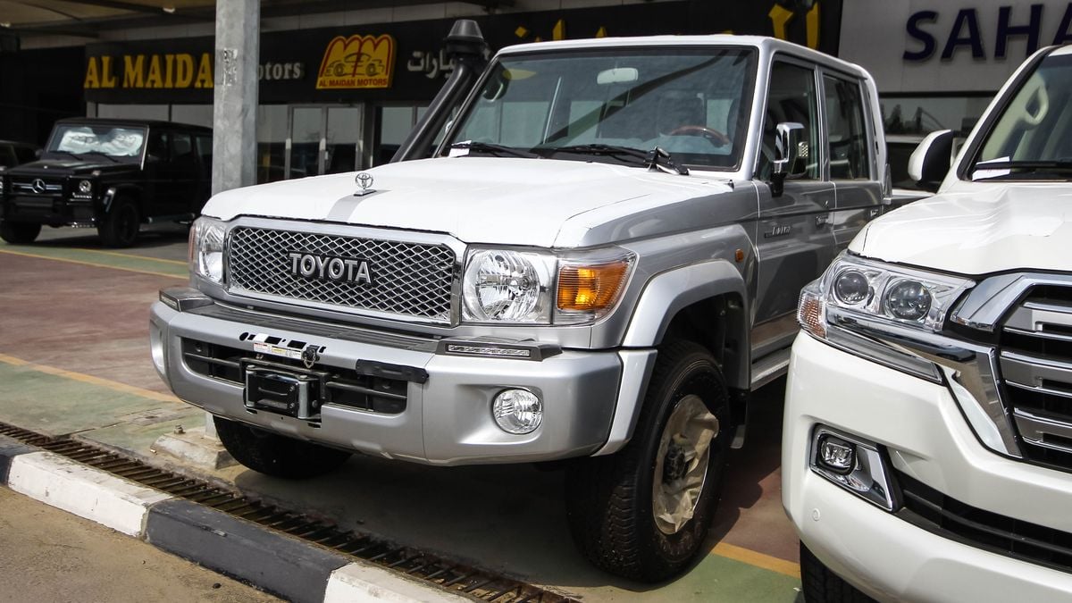 Toyota Land Cruiser LC79 Double Cab Pickup V6 4.0L for sale. Grey