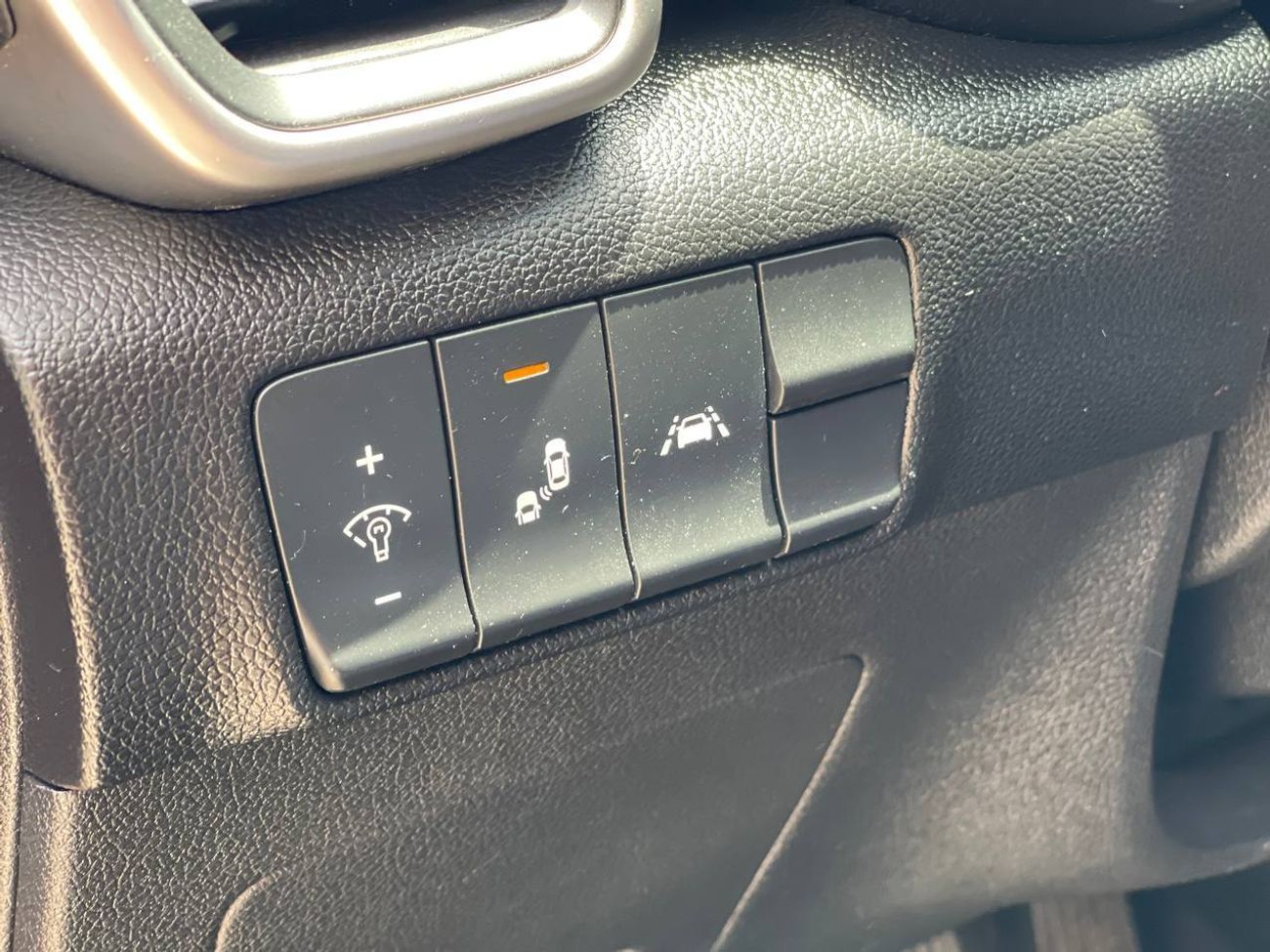 كيا سبورتيج LX / 2.4 V4 / رادار / مساعدة مسار / نقطة عمياء / شاشة كبيرة / جنوط / مكيف خلفي