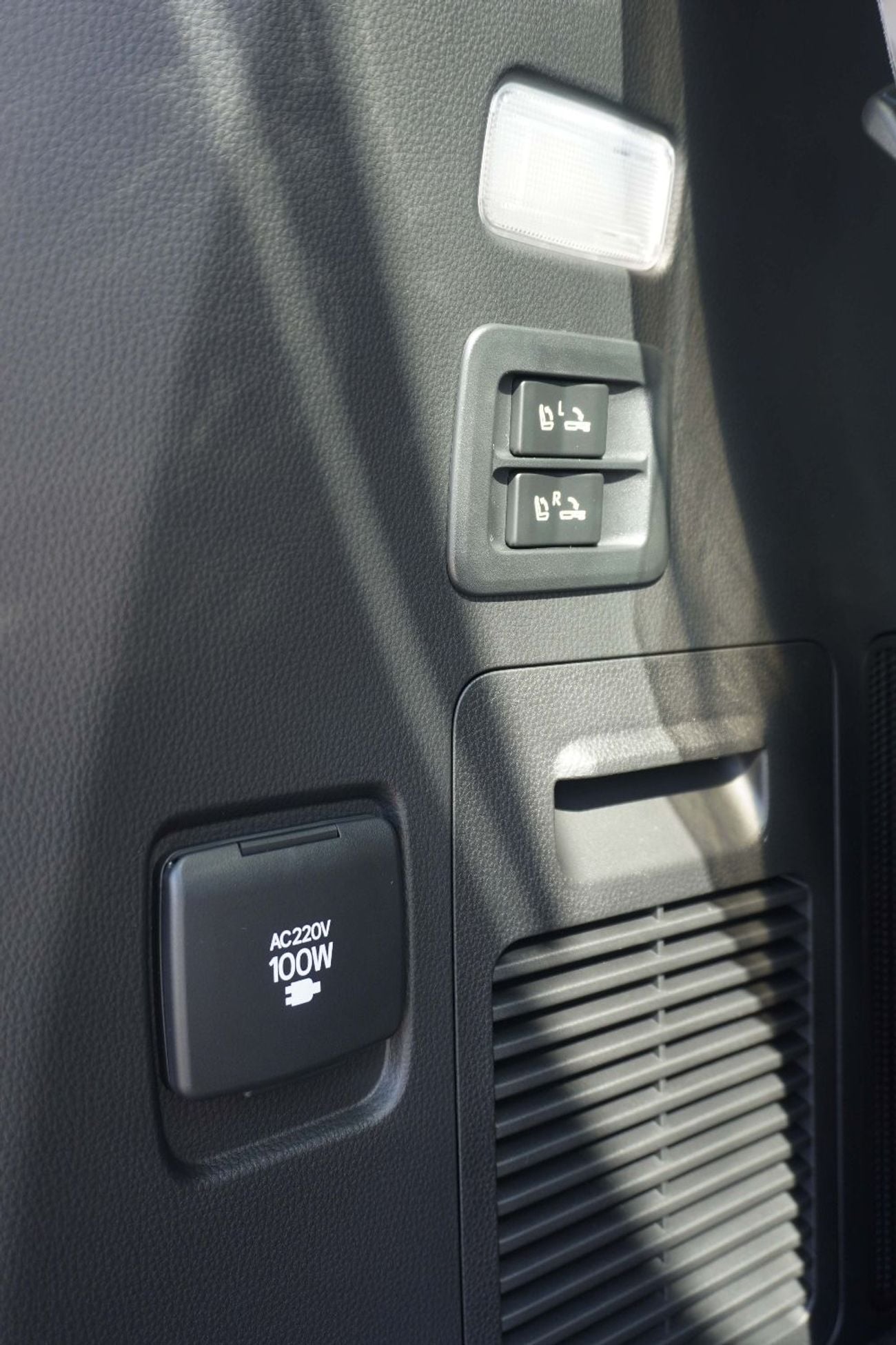 تويوتا لاند كروزر VXR 3.3 TDSL A/T (SIDE STEP, HEAD-UP DISPLAY, 360 CAMERA)