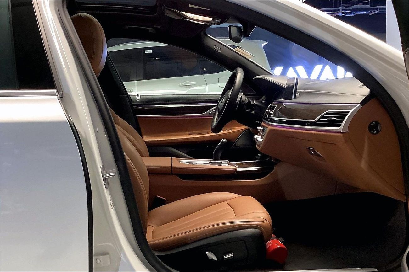 بي أم دبليو 730Li Excellence | شامل الضمان | 0 ﺪﻔﻋﺓ ﺃﻮﻟﻯ