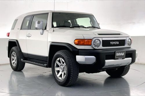 Toyota FJ Cruiser GXR | 1 year free warranty | 0 Down Payment