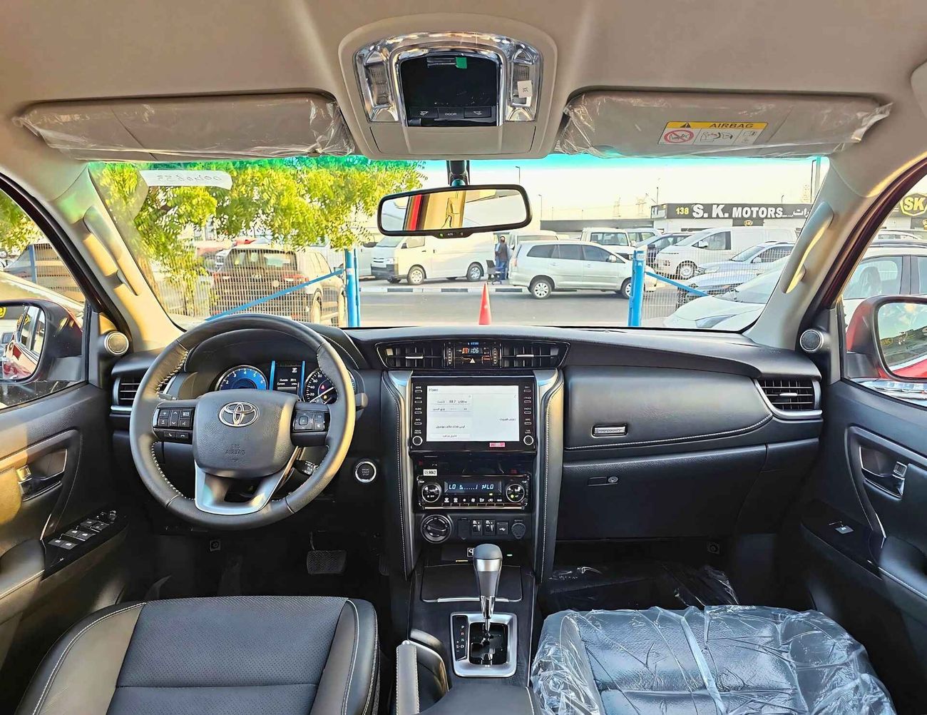 تويوتا فورتونر SR5 ADVENTURE / 4.0L V6 PETROL / PUSH START / REAR A/C (CODE # SR5DV)