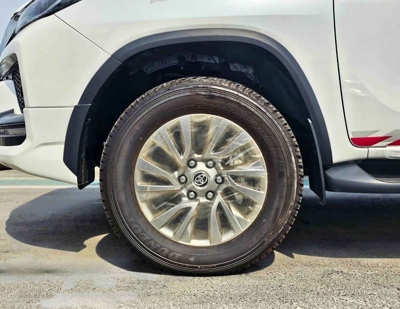 تويوتا فورتونر SR5 ADVENTURE / 4.0L V6 PETROL / FRONT PWR SEATS / PUSH START / DIFF LOCK AUTO A/C (CODE # F6HA)