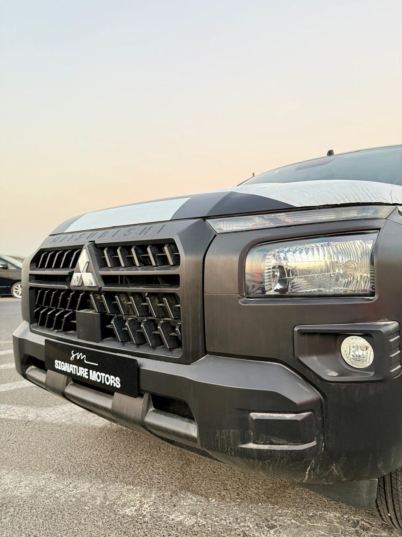 Mitsubishi L200 Mitsubishi L200 manul gear  4*4. Model. 2025. Black