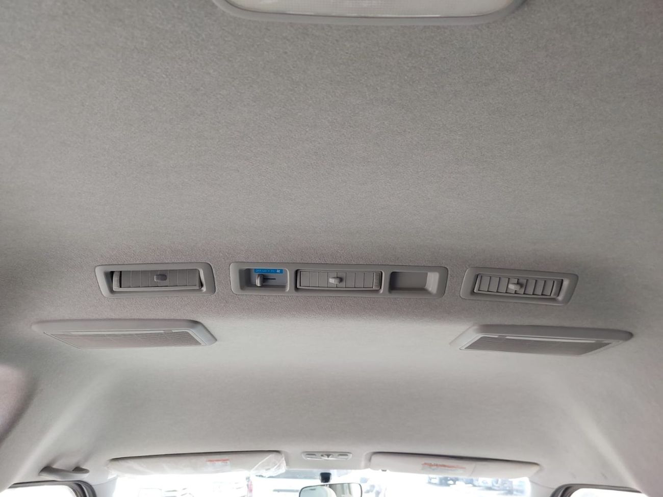 Toyota Hiace (RAMADAN OFFER) TOYOTA HIACE VAN RHD 2014 MODEL 3.0 L DIESEL AUTOMATIC(PM19576)