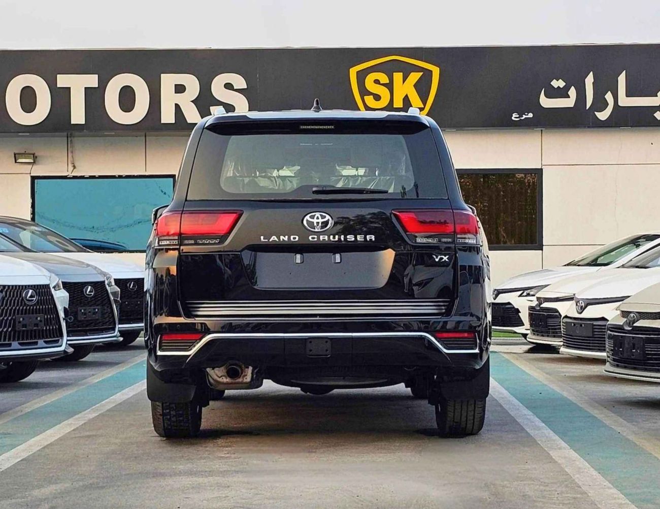 تويوتا لاند كروزر VX LC300/4.0L PETROL/RADAR/MEMORY SEATS/BIG DVD/JBL SPEAKERS/SUNROOF/FULL OPTION (CODE#LC4VXH)