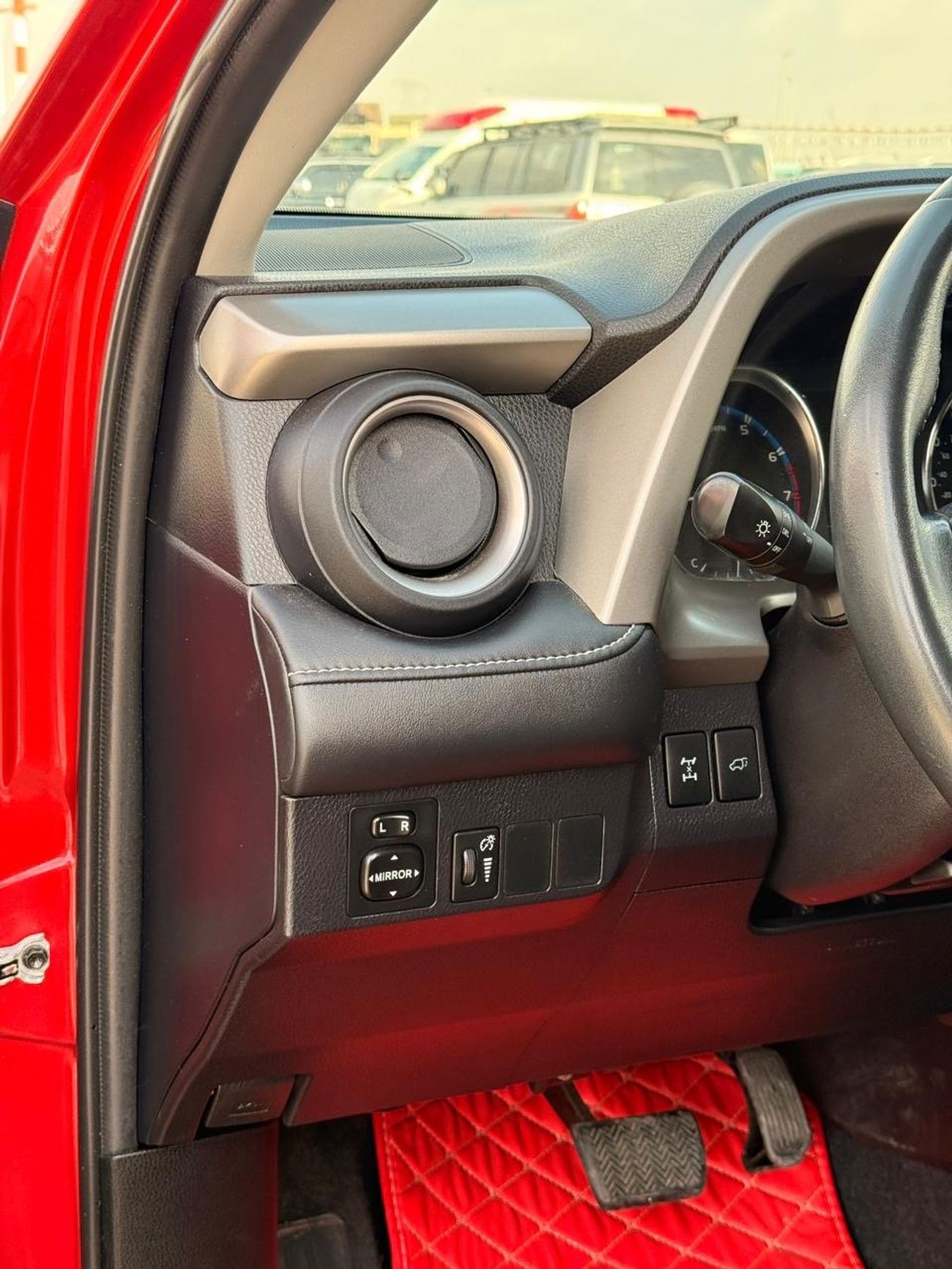 تويوتا راف ٤ XLE 2.5L AWD Full option sunroof, push start