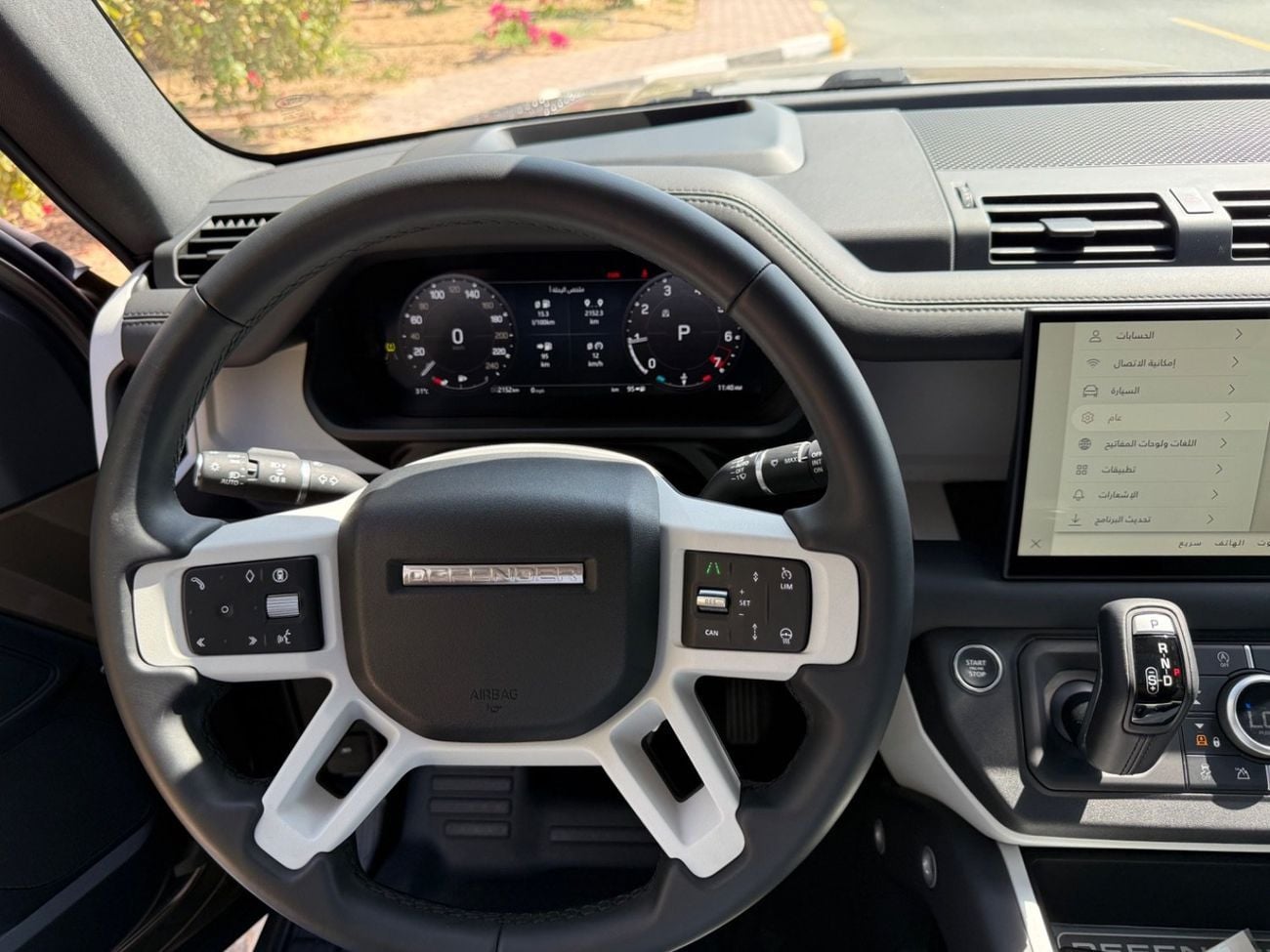 Land Rover Defender P400 110 SE 3.0L (5 Seater)