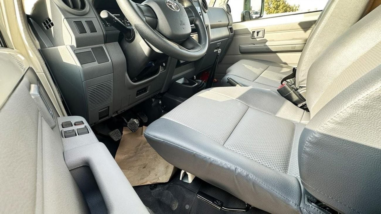 Toyota Land Cruiser Pick Up Toyota/LC79 DSL SC 4.2L /0AEH5 3 seater 2 AIRBAG & ABS NEW FACE MT( for export only )