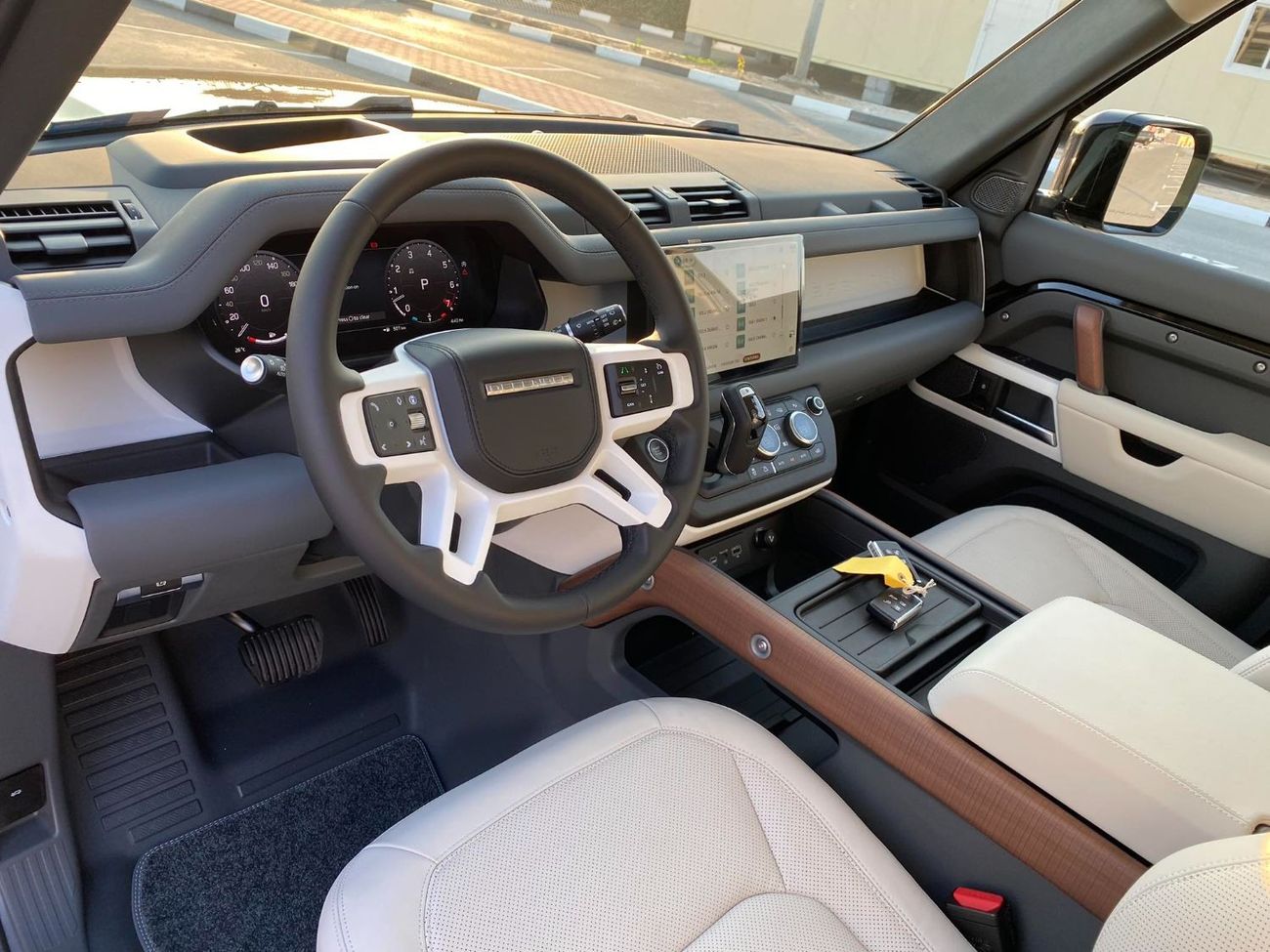 Land Rover Defender BRAND NEW**2024**GCC SPEC UNDER WARRANTY