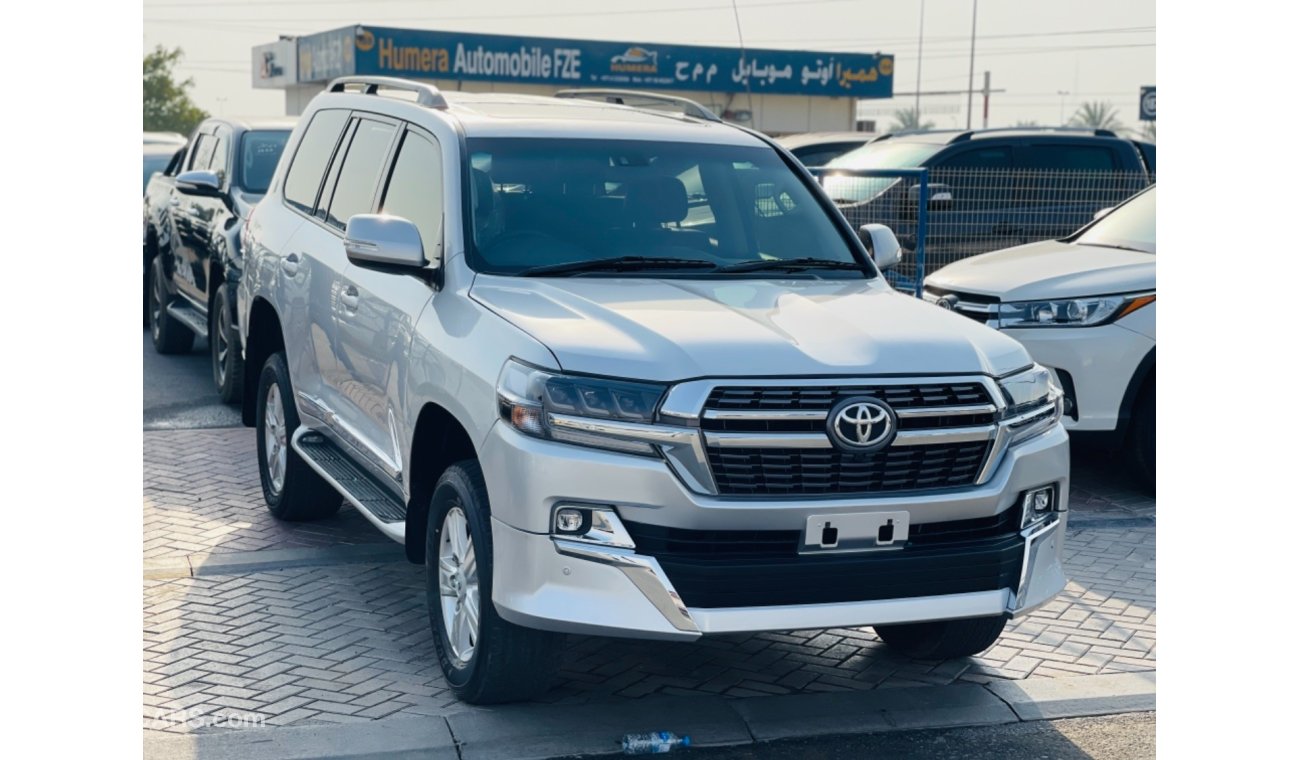 تويوتا لاند كروزر Toyota VXR Landcruiser Diesel engine Model 2013 with sunroof and also have leather electric seats fu