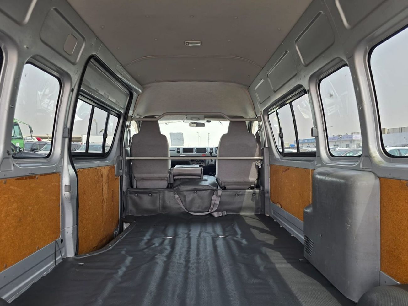 Toyota Hiace TOYOTA HIACE VAN RHD 2006 MODEL 2.5 L DIESEL AUTOMATIC(PM03390)