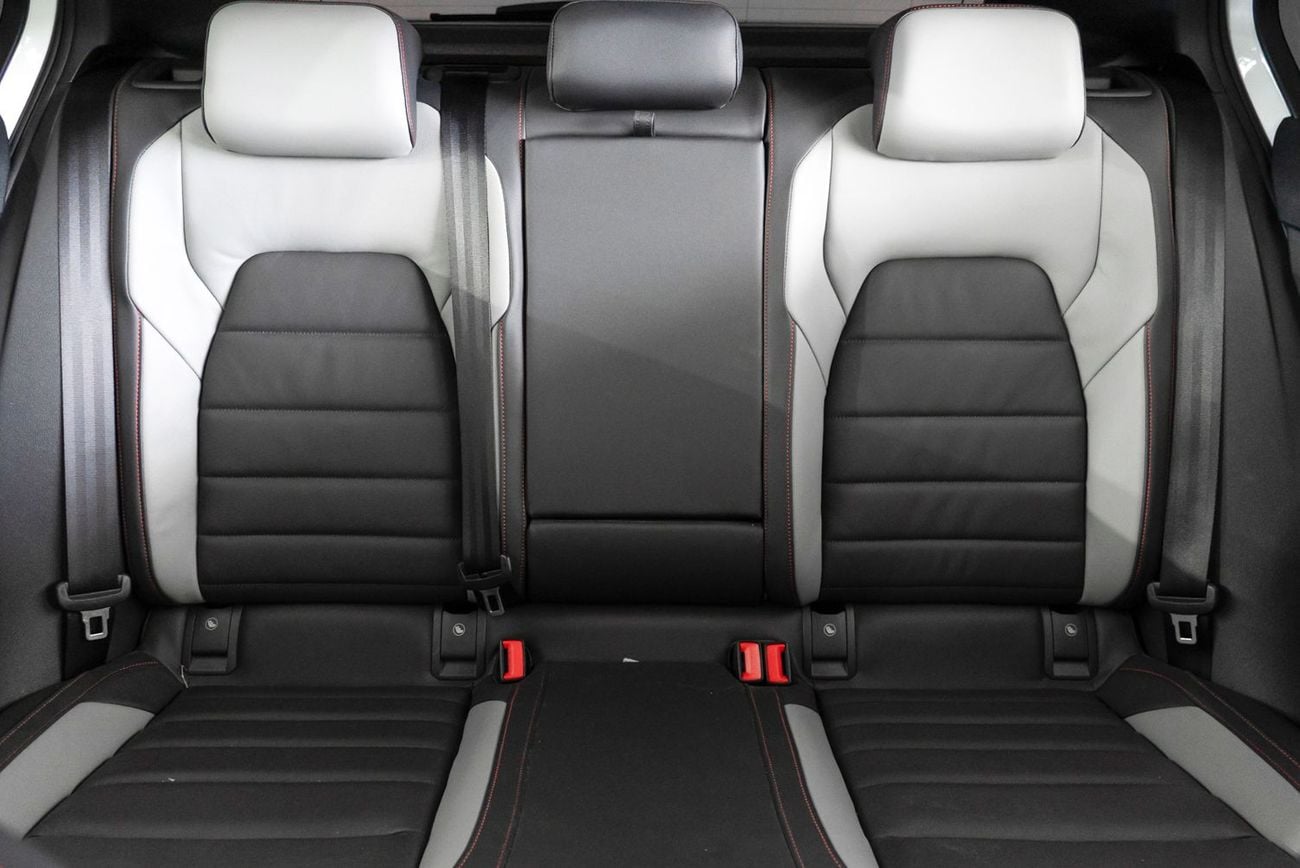 Volkswagen Golf GTI Sport 2.0T