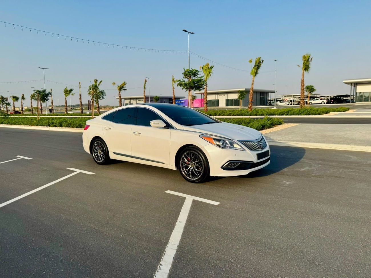 Hyundai Grandeur STD (NON GCC) Hyundai Grandeur / Azera 2015 New Shape | Top Line | Korean Specs | Clean Title