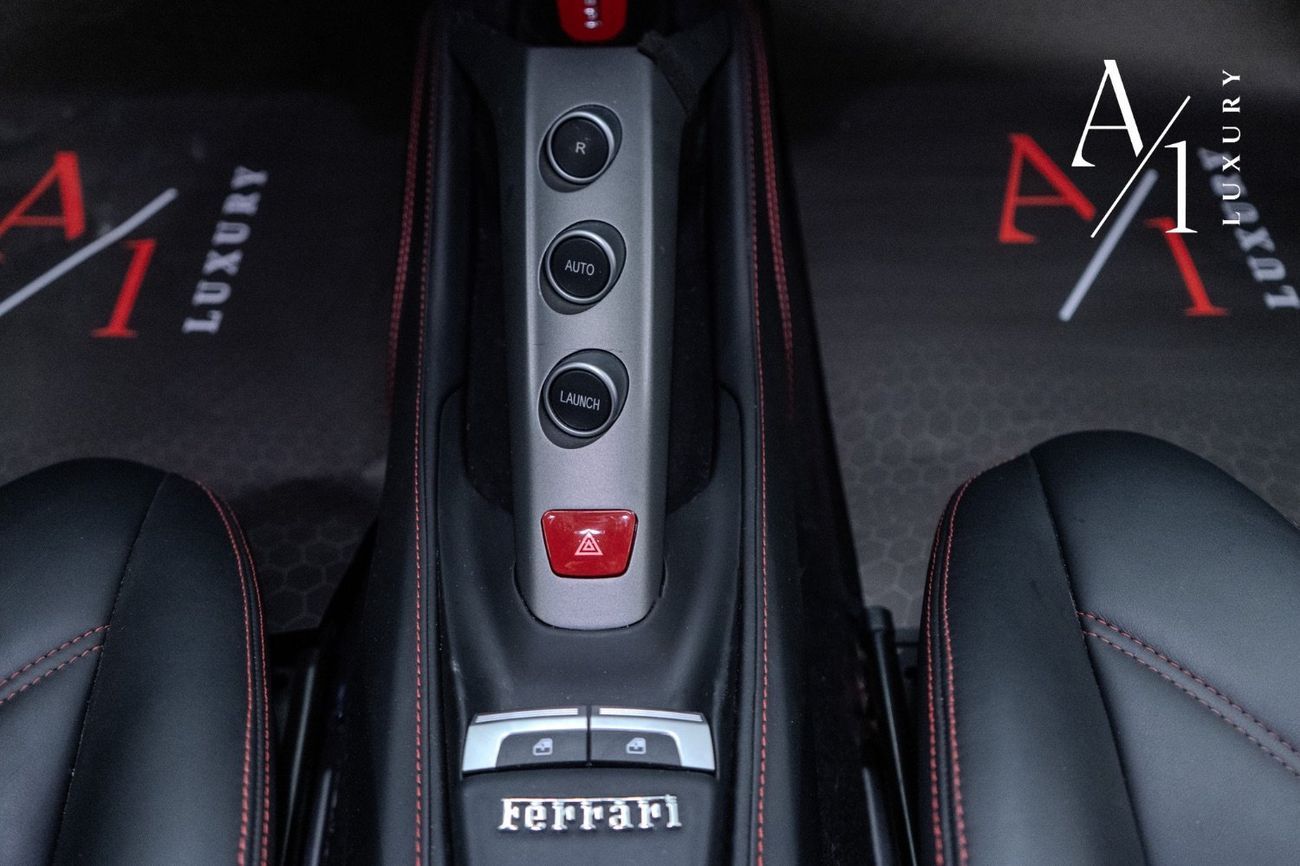 Ferrari 488 Std 3.9L 2017 Ferrari 488 GTB, Excellent Condition, Fully Loaded, Carbon Fibre Accents, European Spe