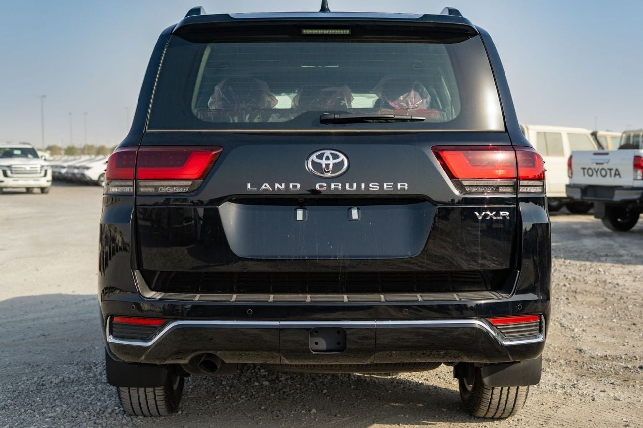 تويوتا لاند كروزر VXR Landcruiser VXR without radar black with red and seats