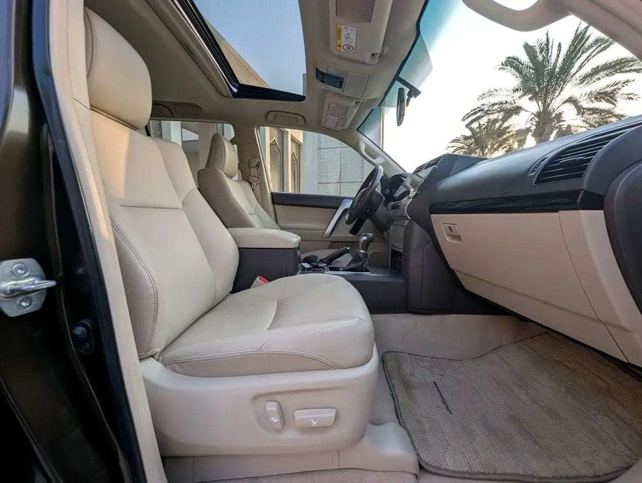 Toyota Prado VXR 2022 GCC Specs - Interior and Exterior Excellent Condition