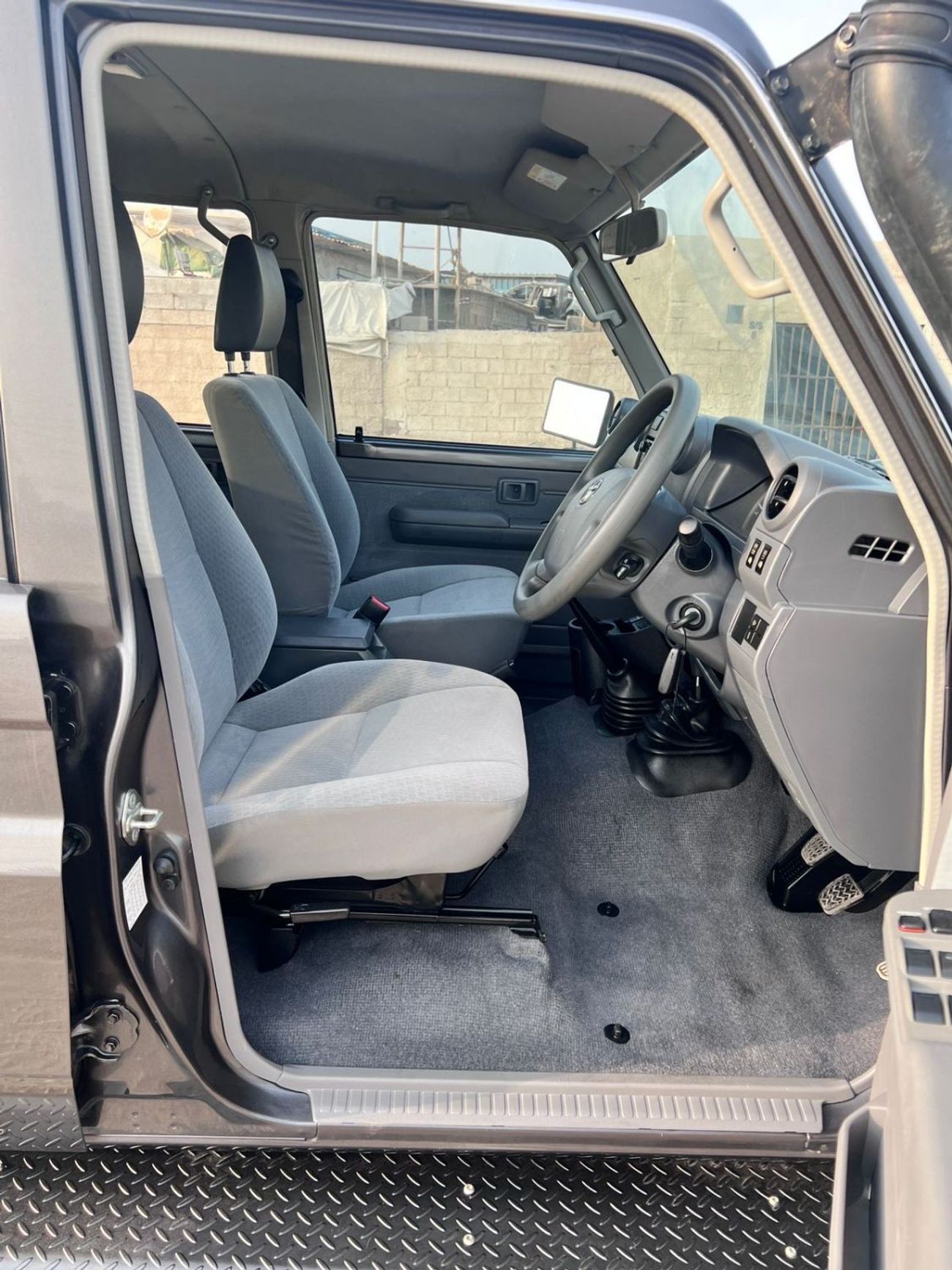 تويوتا لاند كروزر بيك آب